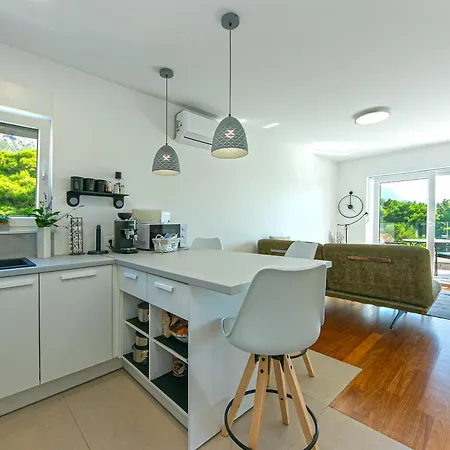 Ema Apartament Živogošće